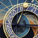 die astronomische Uhr am Rathaus